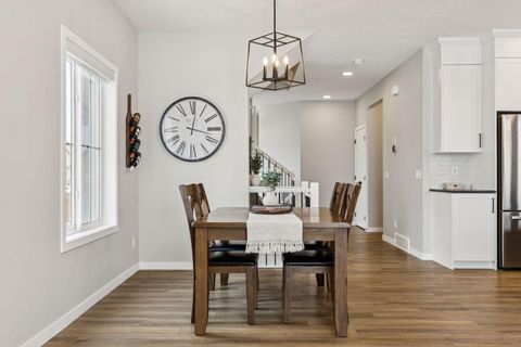 103 Saddlebred Link Cochrane AB T4C 3B6