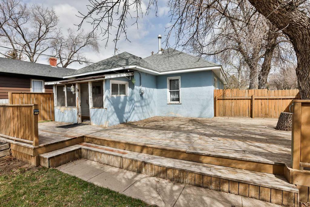 Photo of 132 3 Avenue NE, Milk River, AB T0K 1M0 (MLS # A2302086)