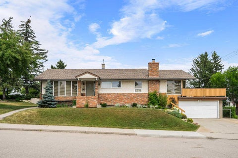 Photo of 40 Thornlee Crescent NW, Calgary, AB T2K 2W3 (MLS # A2332972)