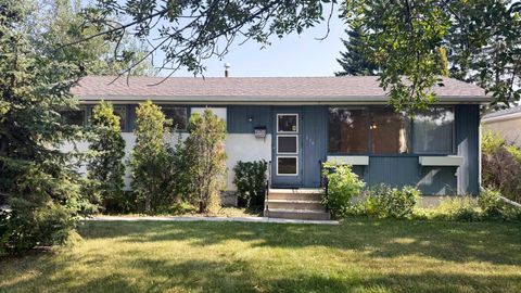 236 Westwood Drive SW Calgary AB T3C 2W3