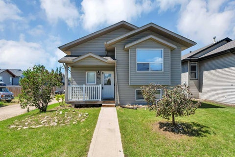 Photo of 80 Hinshaw Drive, Sylvan Lake, AB T4S 2P1 (MLS # A2324485)