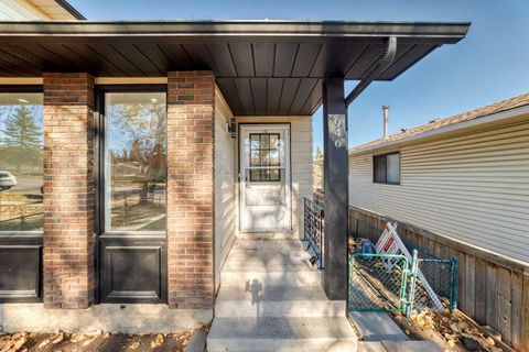 Photo of 946 Berkley Drive NW, Calgary, AB T3K 1A2 (MLS # A2264876) Photo of 946 Berkley Drive NW, Calgary, AB T3K 1A2 (MLS # A2264876)