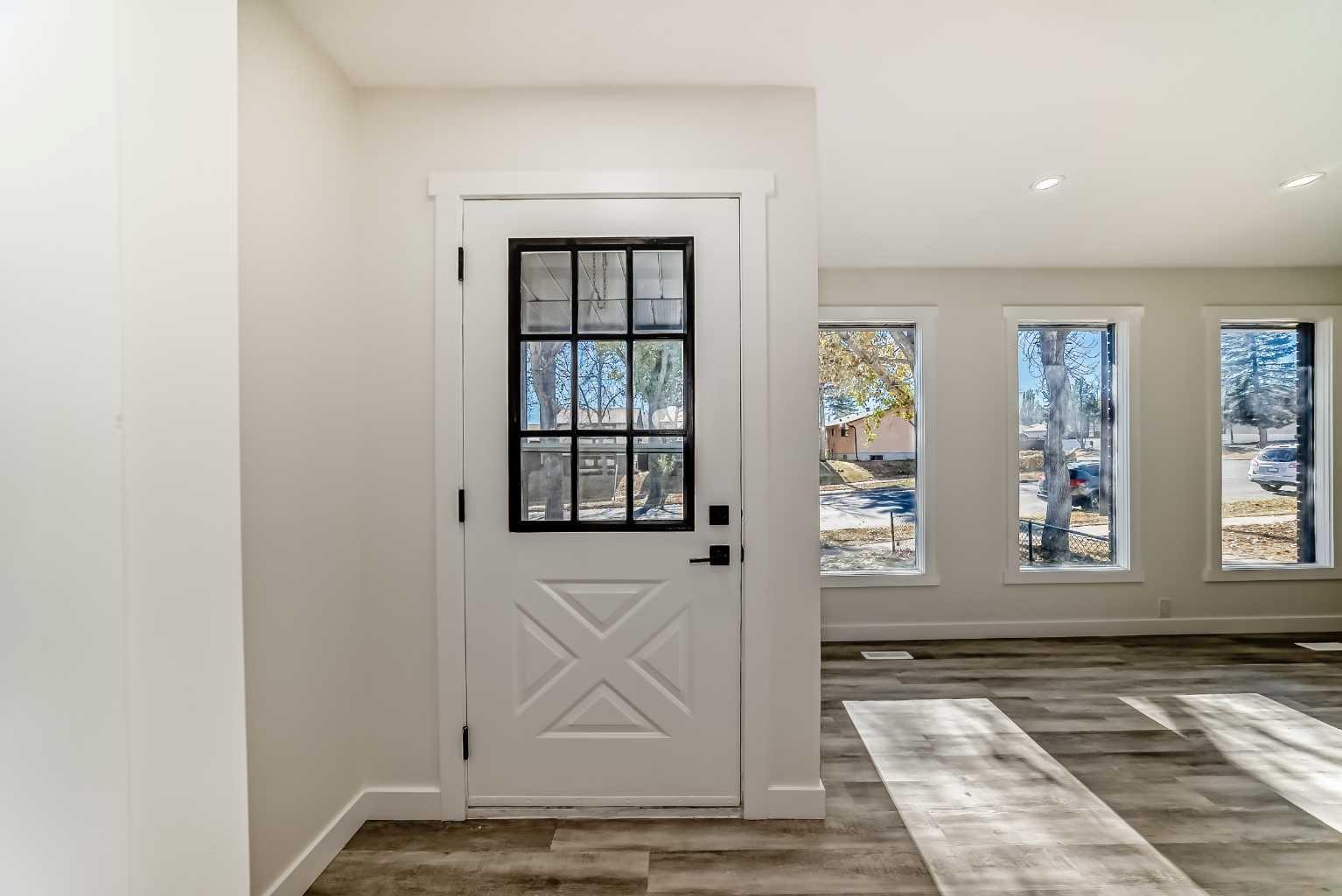 946 Berkley Drive NW