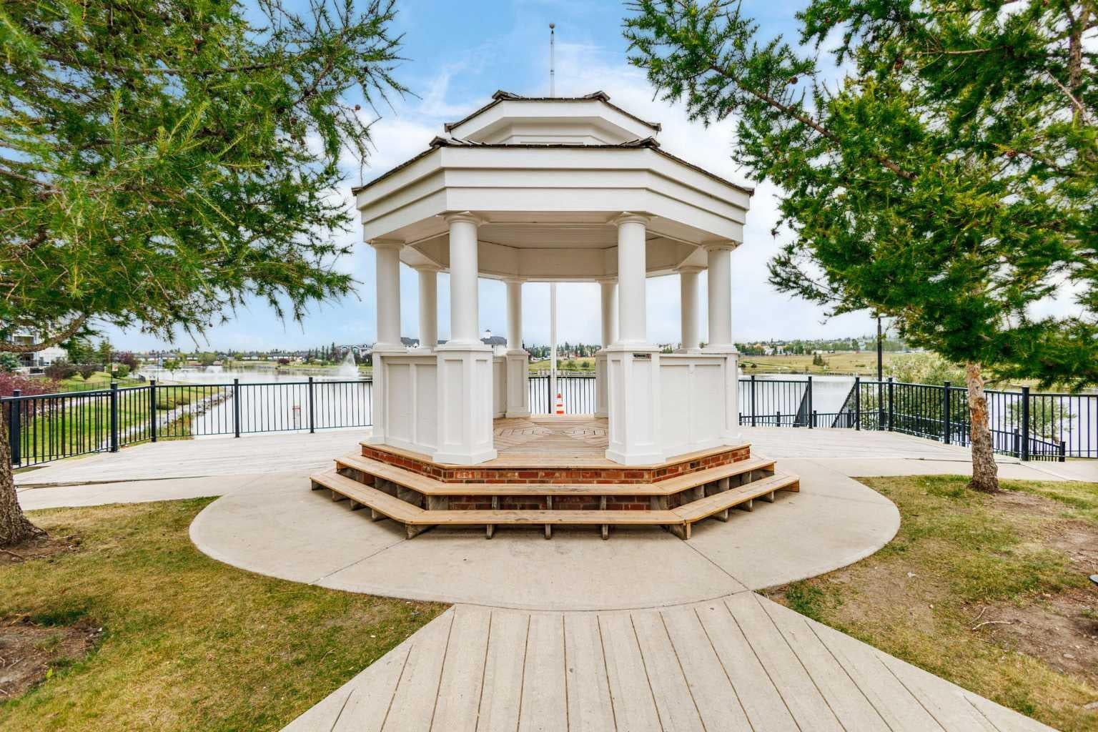 31 Country Village Manor NE 4301