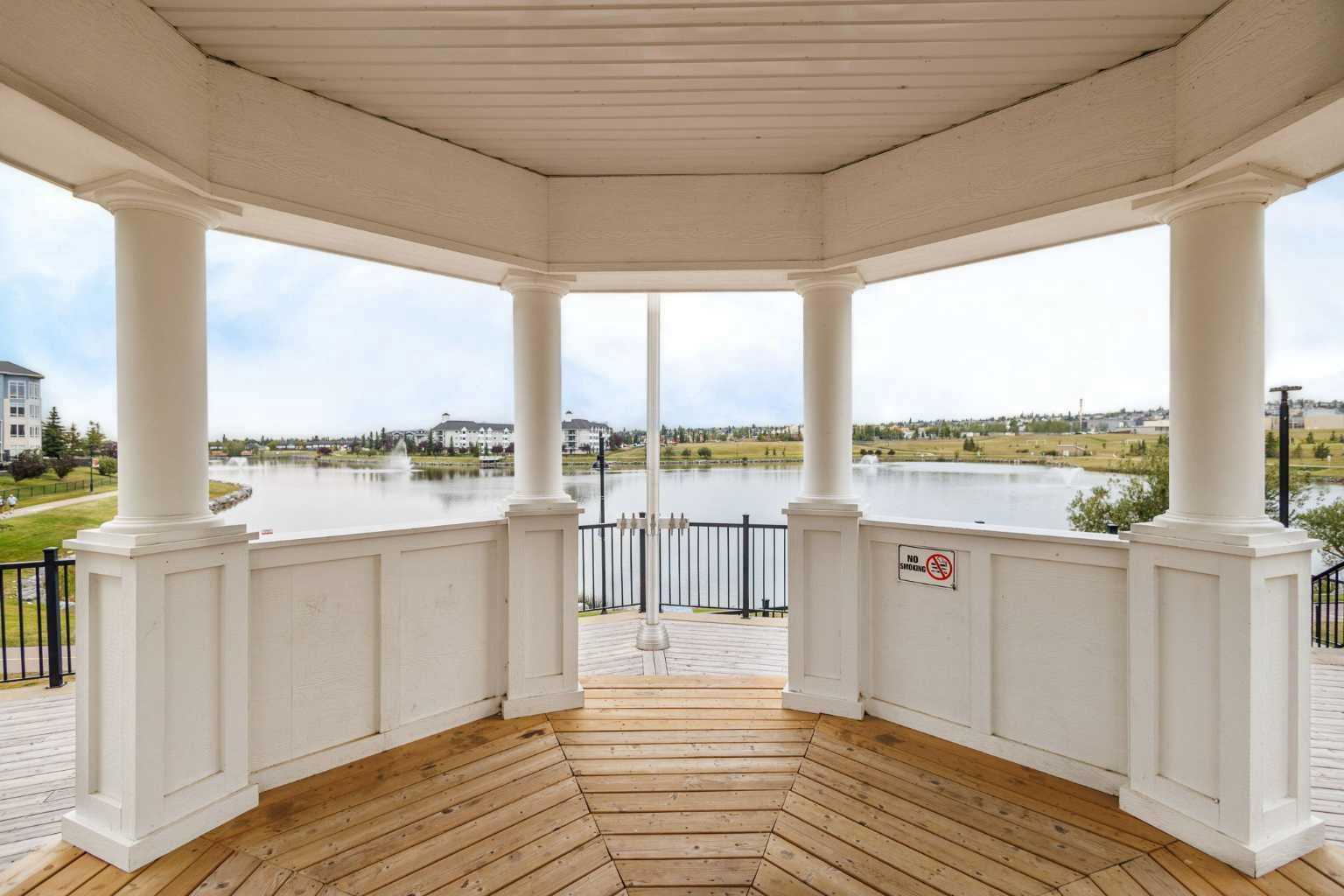 31 Country Village Manor NE 4301