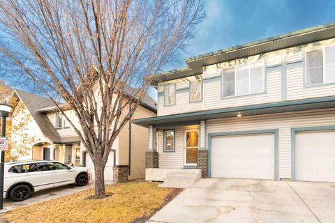 24 Hidden Creek Rise NW Calgary AB T3A 6L5