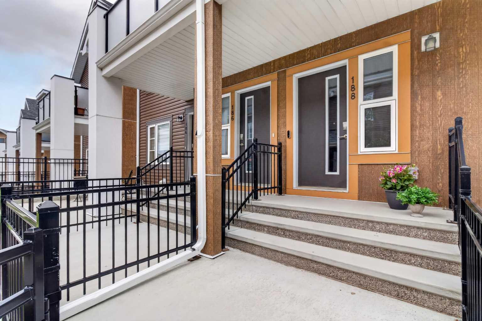188 Livingston Common NE