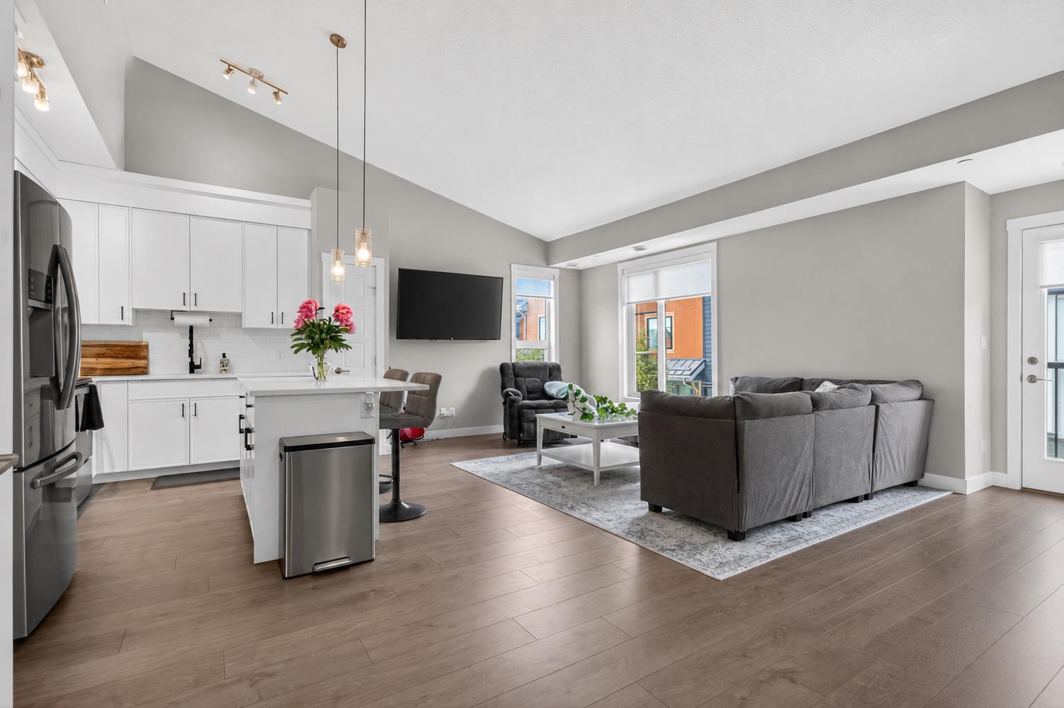 188 Livingston Common NE