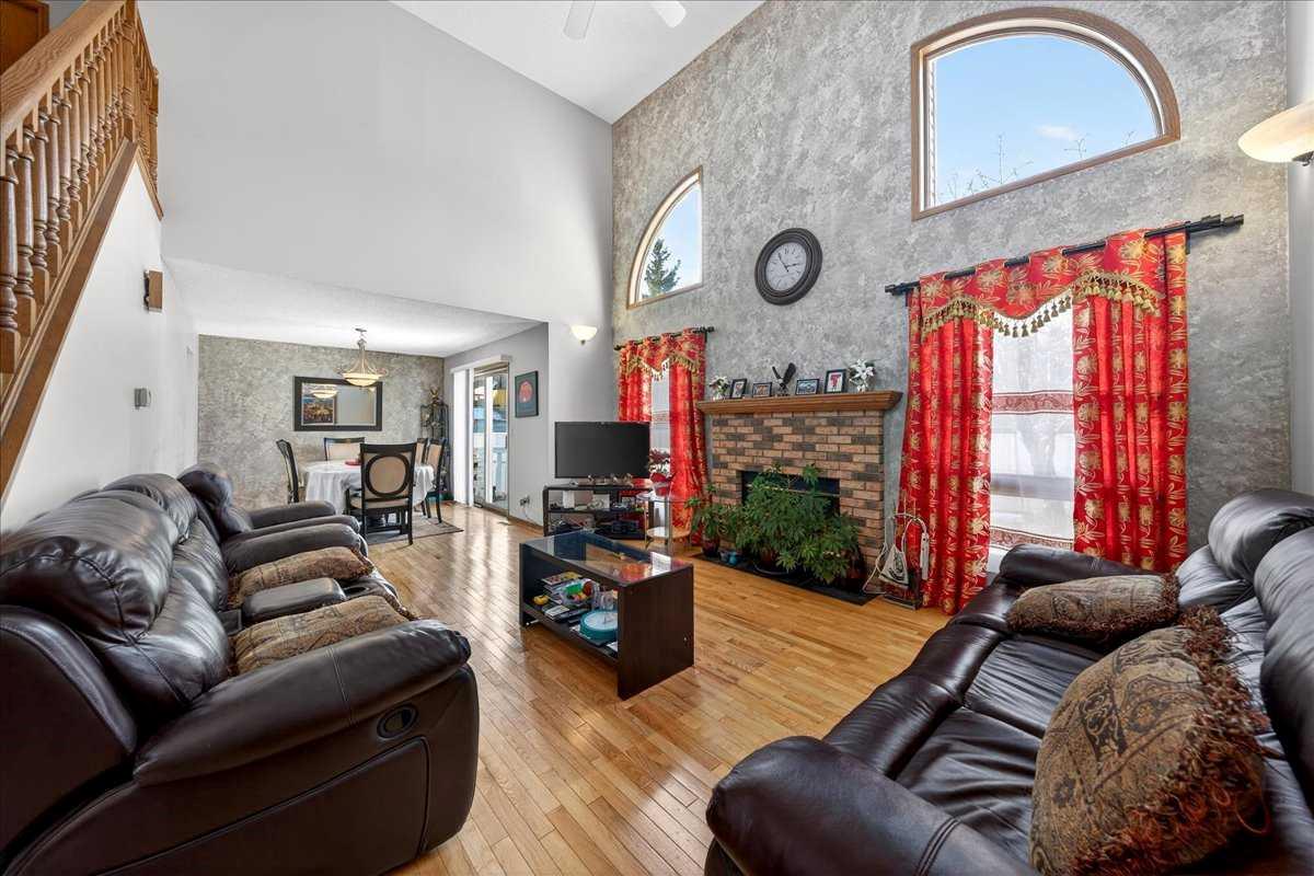 210 Shawinigan Way SW