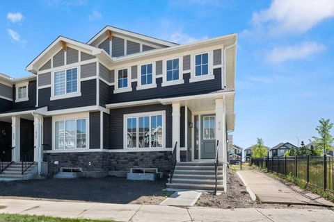 Photo of 416 Sora Boulevard SE, Calgary, AB T3S 0M2 (MLS # A2326860)