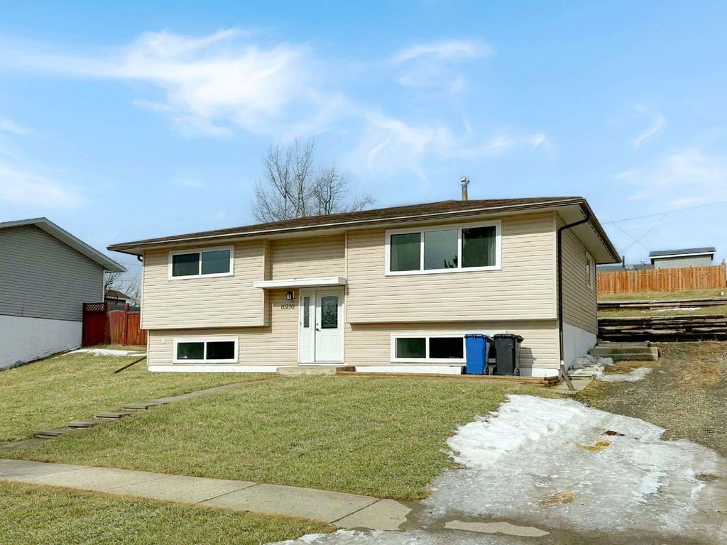 Photo of 10250 97th Avenue, Grande Cache, AB T0E 0Y0 (MLS # A2292664)