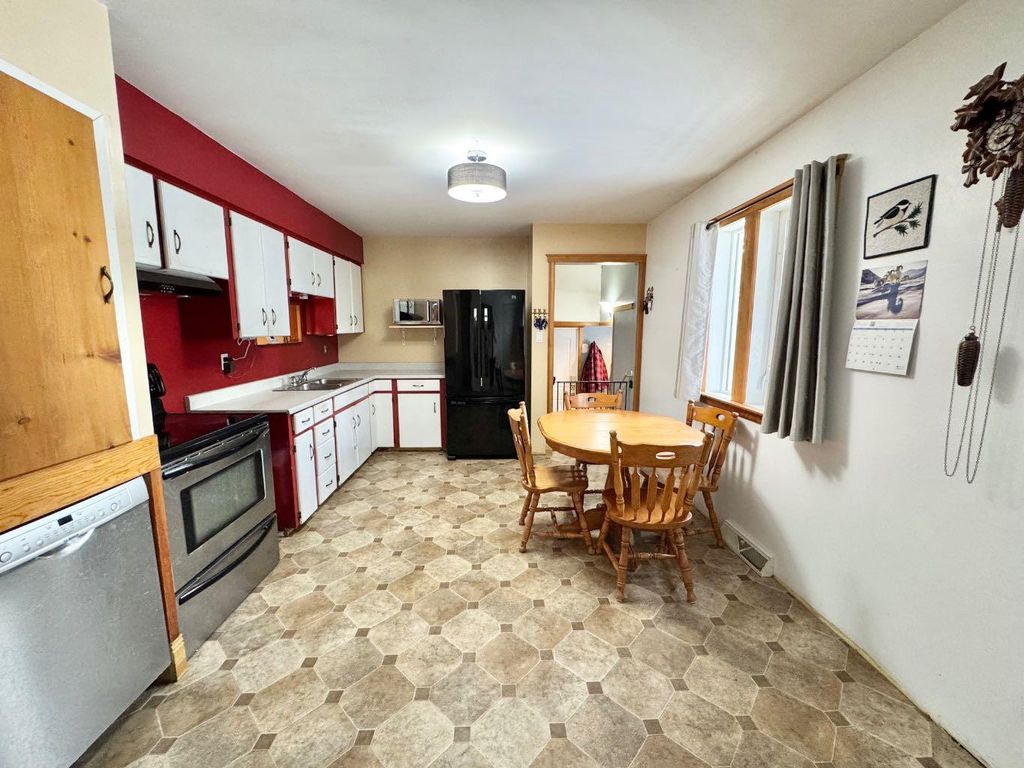 Photo of 611 4 Avenue, Fox Creek, AB T0H 1P0 (MLS # A2308197)