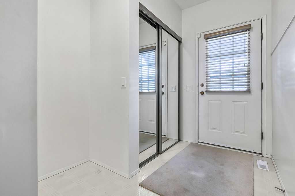 5019 46 Avenue SW 32