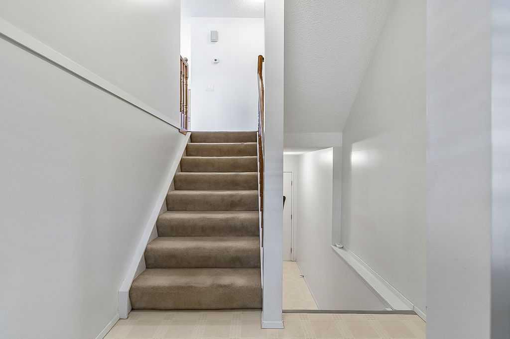 5019 46 Avenue SW 32