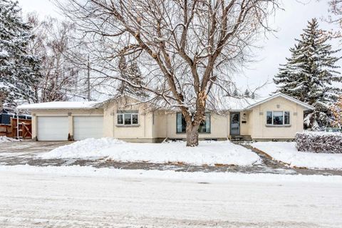 2607 Kelwood Drive SW Calgary AB T3E 4A1