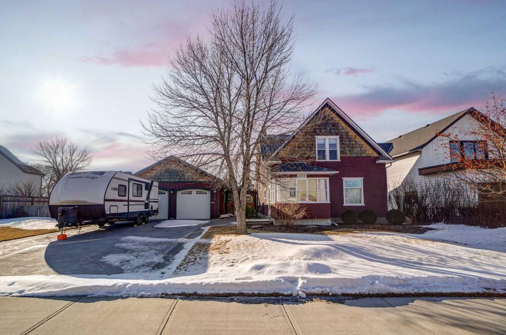 Photo of 436 28 Street, Fort Macleod, AB T0L 0Z0 (MLS # A2287111)