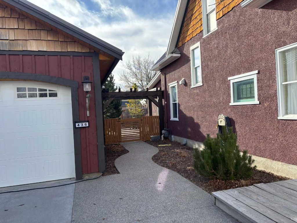 Photo of 436 28 Street, Fort Macleod, AB T0L 0Z0 (MLS # A2287111)