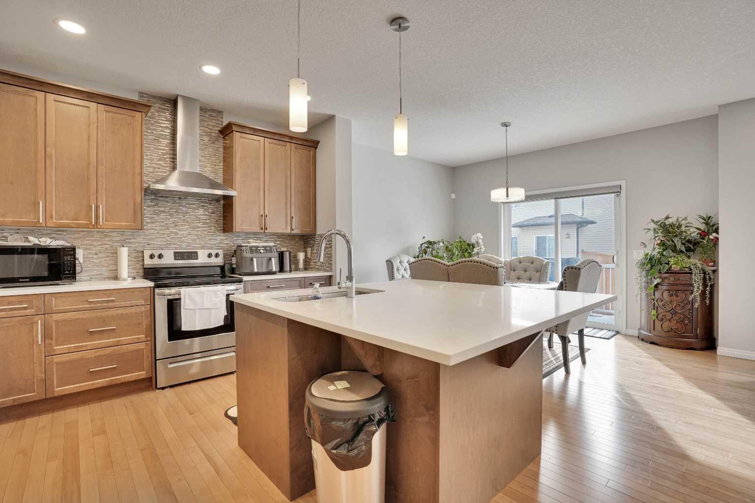 148 Savanna Close NE