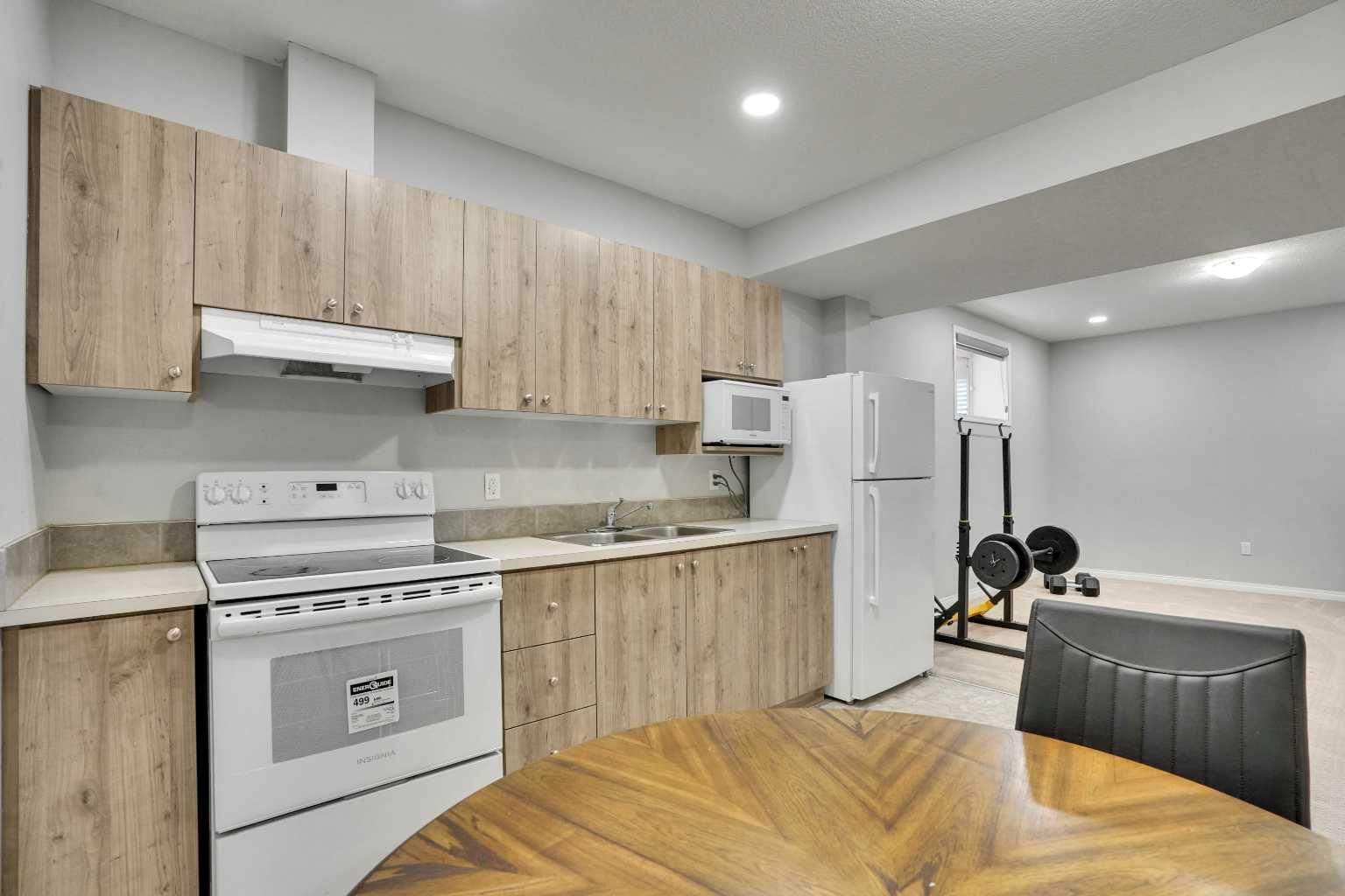 148 Savanna Close NE