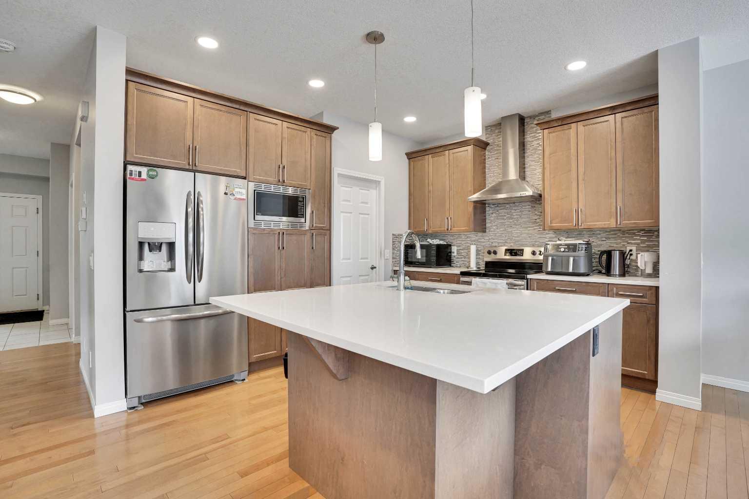 148 Savanna Close NE