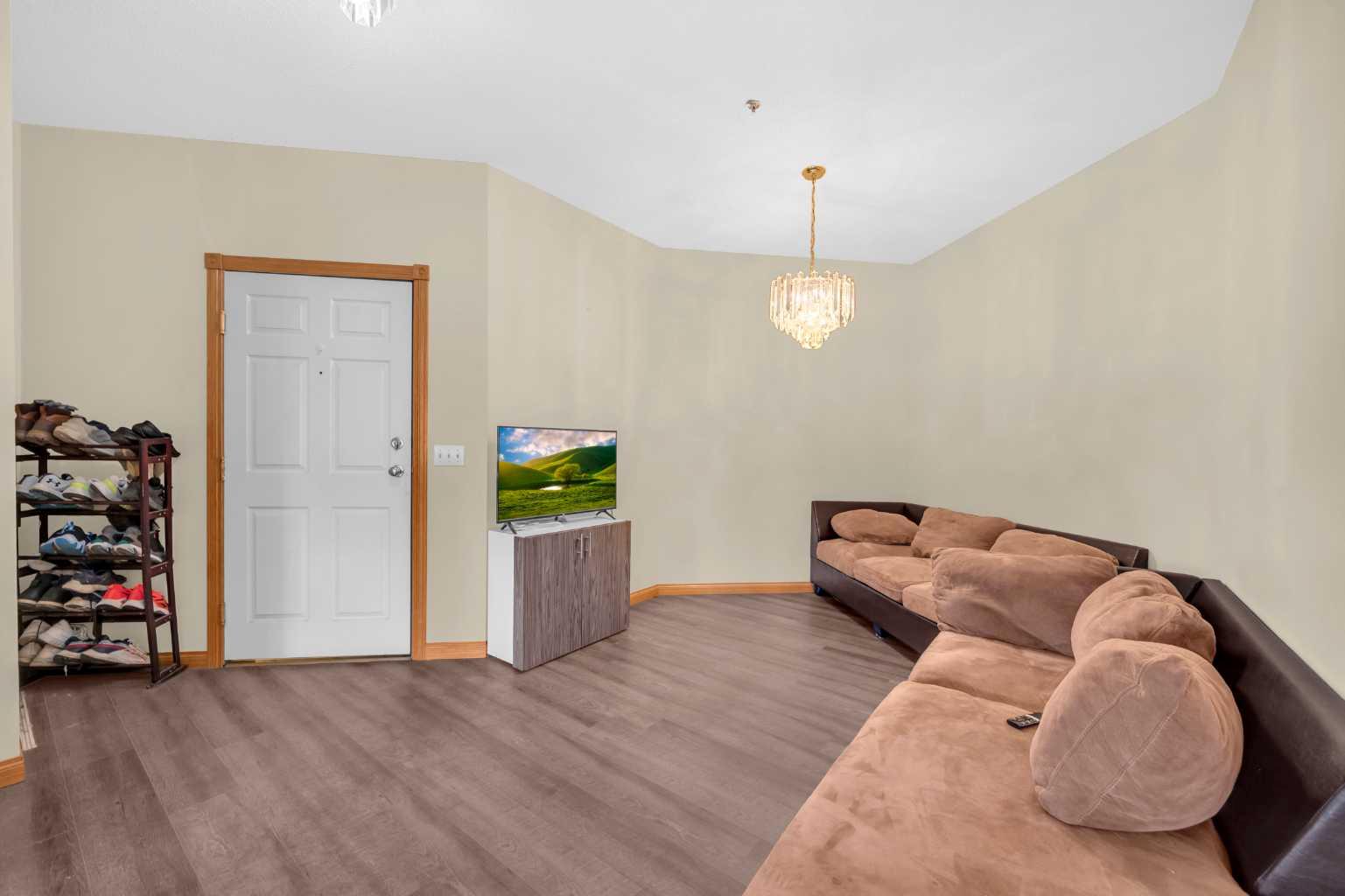 1920 14 Avenue NE 210