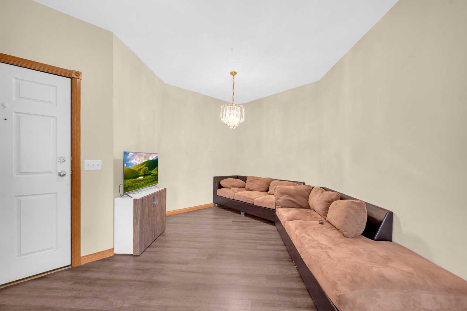 1920 14 Avenue NE 210