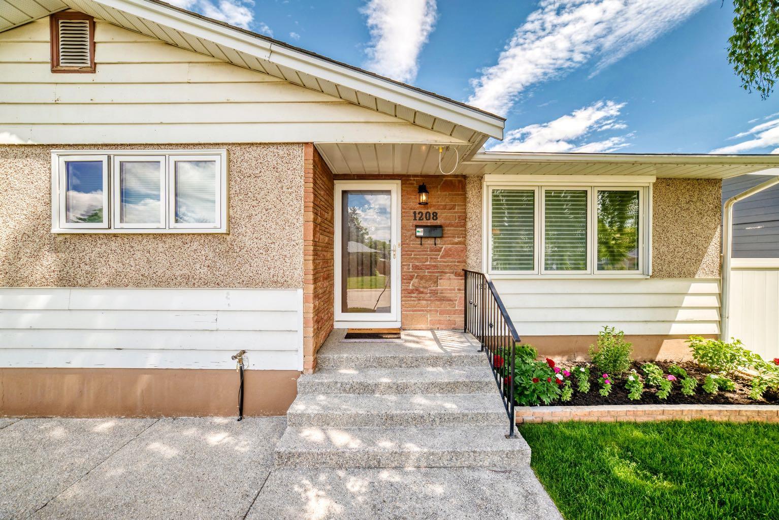 1208 Mackid Road NE