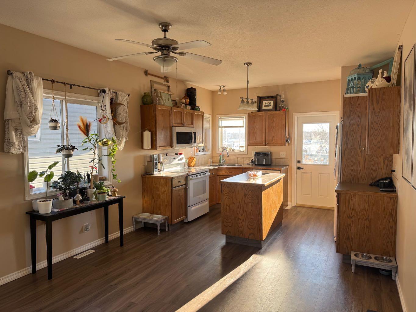 4513 44 Avenue Close