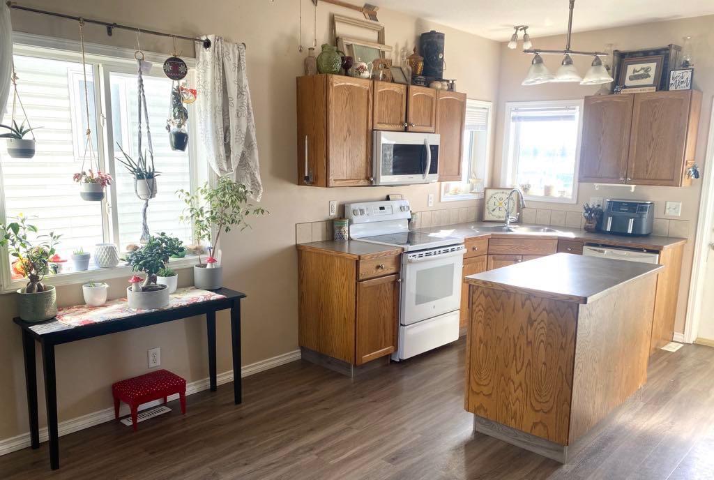 4513 44 Avenue Close