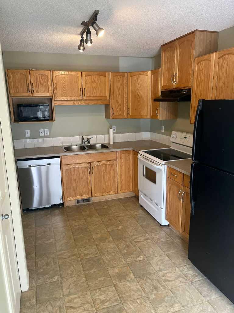 138 Saddlebrook Point NE