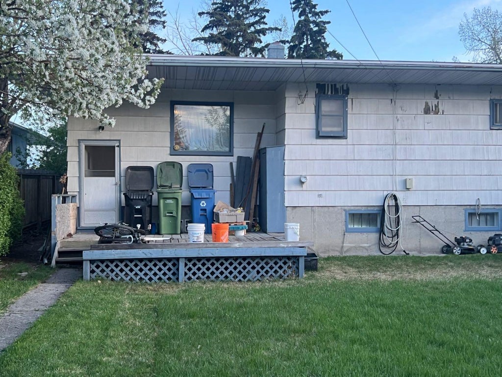 Photo of 836 69 Avenue SW, Calgary, AB T2V 0P3 (MLS # A2334334)