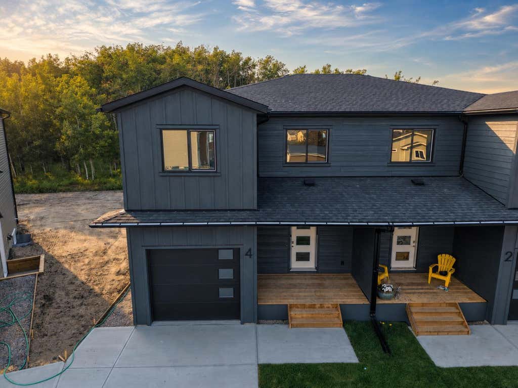 Photo of 4 Valarosa Park, Didsbury, AB T0M 0W0 (MLS # A2339303)