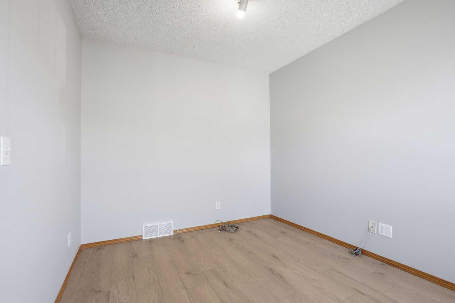 93 Somerglen Park SW