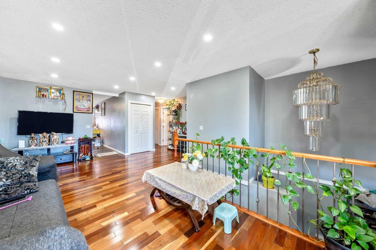 318 Applewood Drive SE