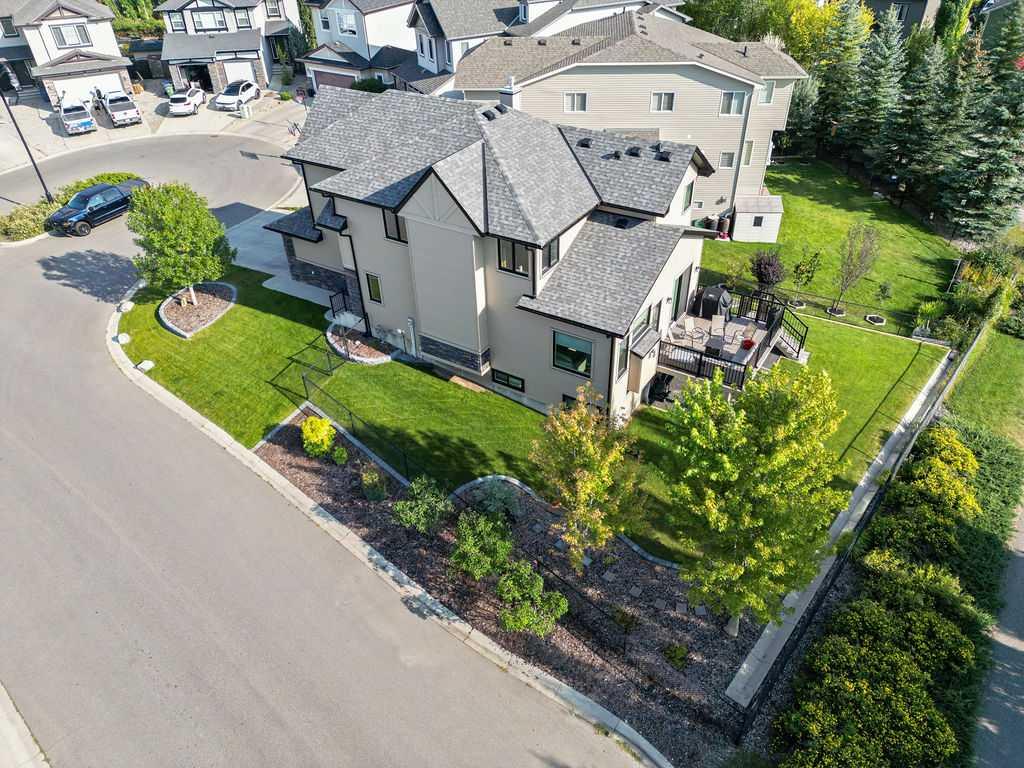 41 Drake Landing Crescent