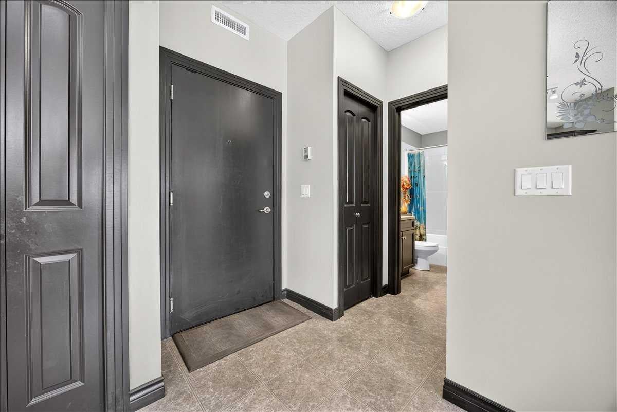 30 Royal Oak Plaza NW 218