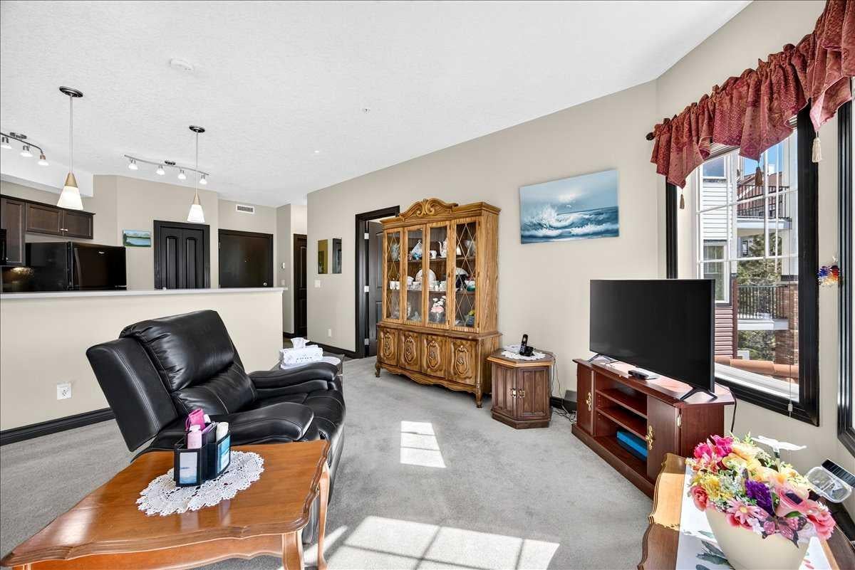 30 Royal Oak Plaza NW 218