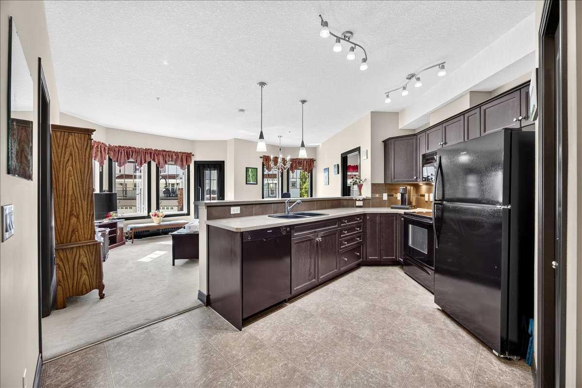30 Royal Oak Plaza NW 218