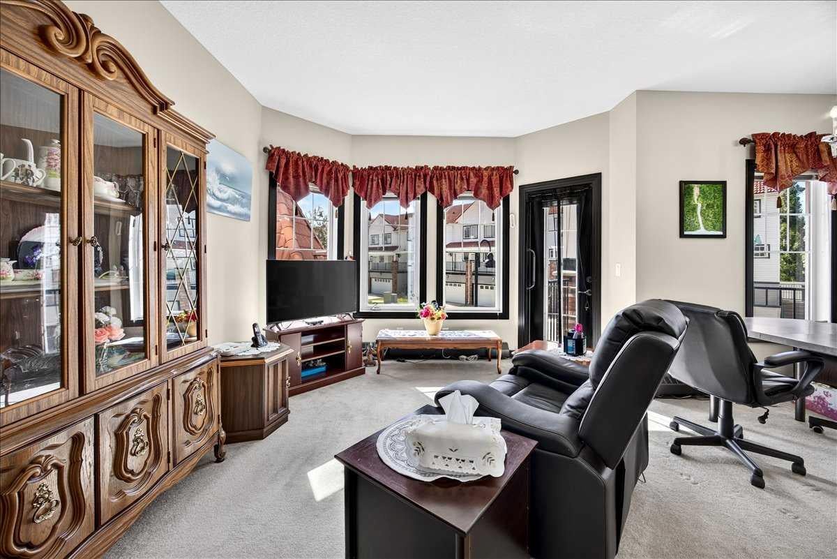 30 Royal Oak Plaza NW 218