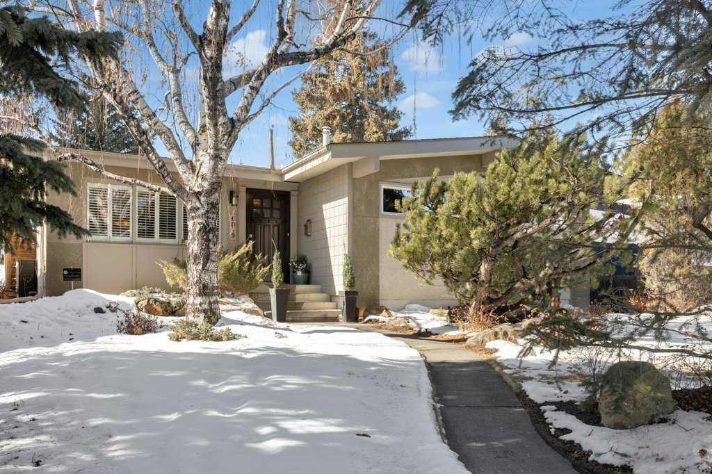 Photo of 6019 Lakeview Drive SW, Calgary, AB T3E 5S9 (MLS # A2293017)