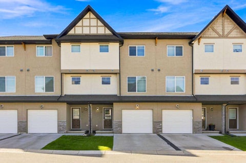 Photo of 59 Cimarron Vista Gardens, Okotoks, AB T1S 0G3 (MLS # A2349591)