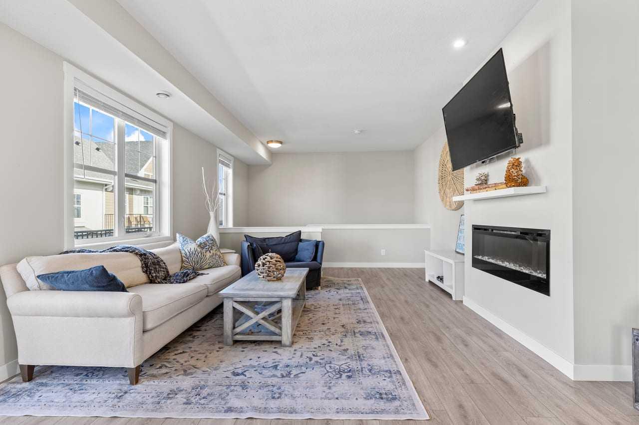 306 Cranbrook Walk SE