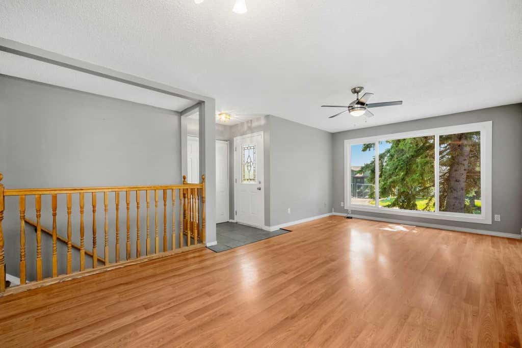 Photo of 125 Carr Place, Okotoks, AB T1S 1E2 (MLS # A2334771)