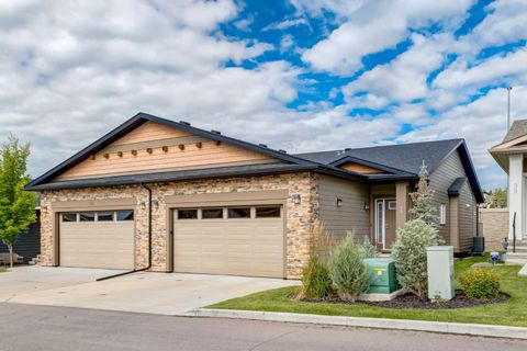 95 Sierra Morena Manor SW Calgary AB T3H 1S9