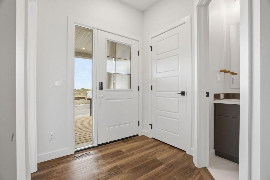 Photo of 499 Lawthorn Way SE, Airdrie, AB T4A 3N9 (MLS # A2312376)