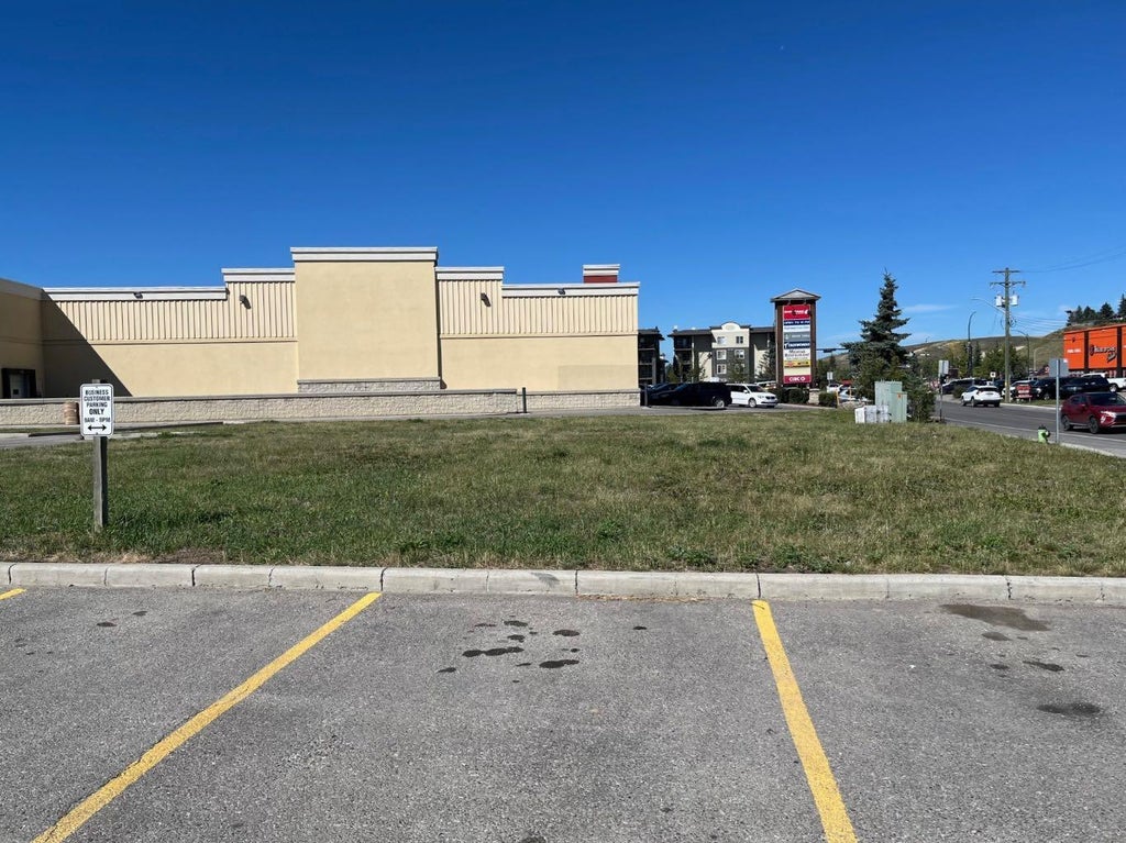Photo of 505 Railway Street W, Cochrane, AB T4C 2K9 (MLS # A2354550)