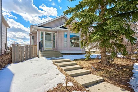 152 HARVEST GOLD Heights NE Calgary AB T3K 4H2