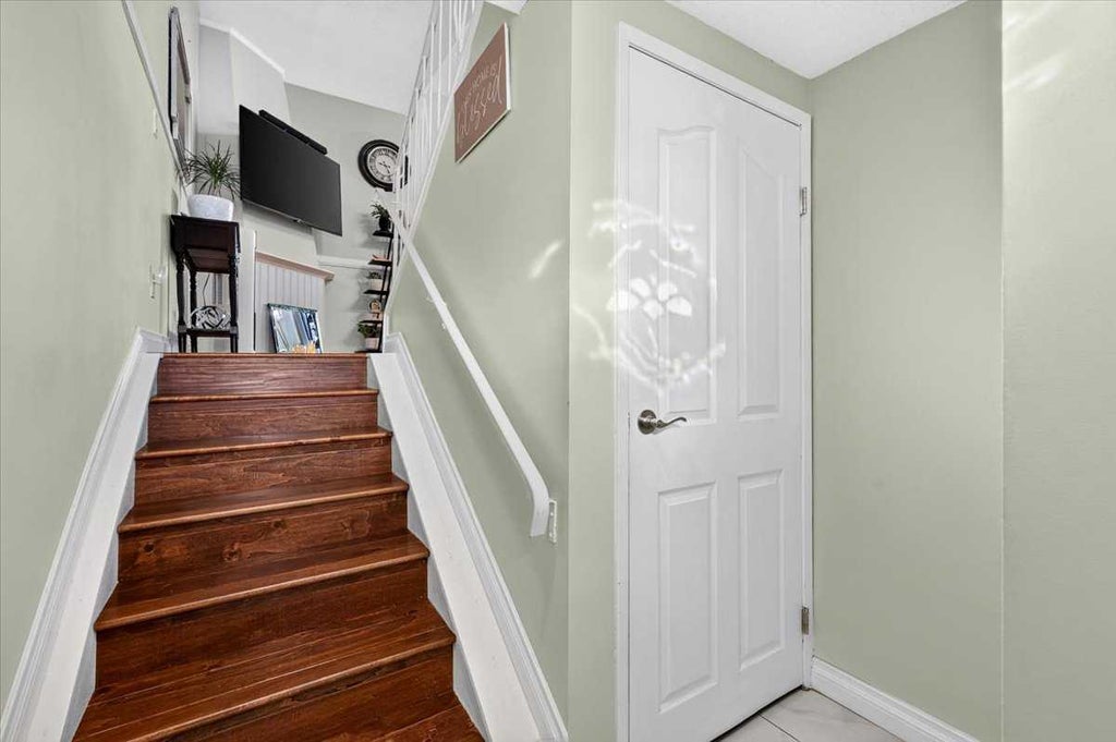Photo of 919 38 Street NE #904, Calgary, AB T2A 6E1 (MLS # A2351665)