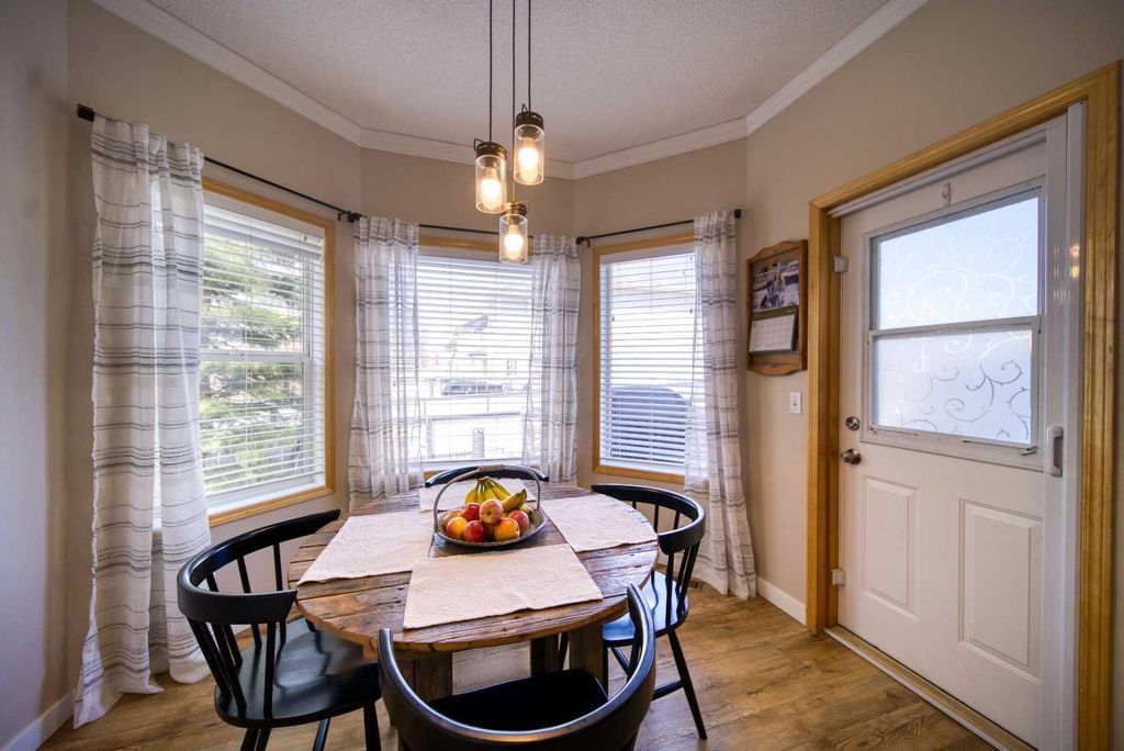 Photo of 228 Oakmere Place, Chestermere, AB T1X 1L2 (MLS # A2311993)