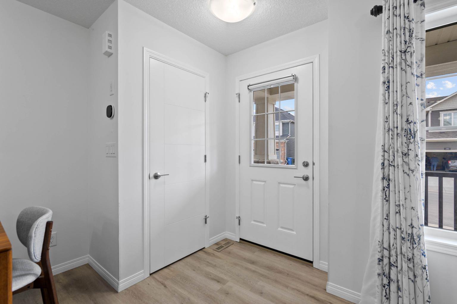 285 Yorkville Manor SW